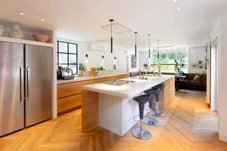 Keuken massief eiken en Lime delight silestone blad