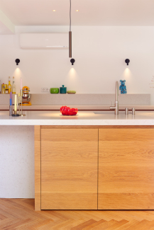Keuken massief eiken en Lime delight silestone blad